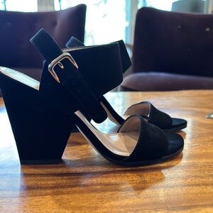 Stuart Weitzman Black Heels Sophisticated Design
